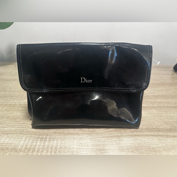 DIOR CLUTCH, MULTI-COMPARTMENT BAG WITH SIGNATURE “D” hanging from zipper pull - Picture 4 of 13